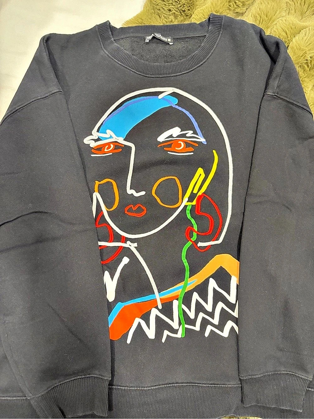 Zara Graphic Sweatshirt in Black Size XLarge Like New